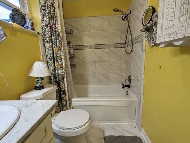en suite bathroom - 1773 Rousselin Dr