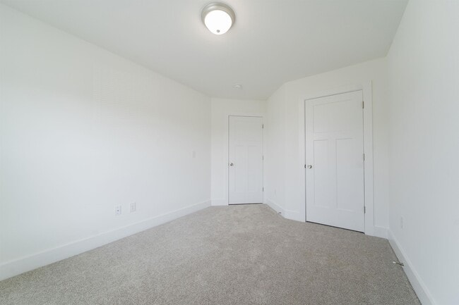 Building Photo - 916 Sparrow Ln
