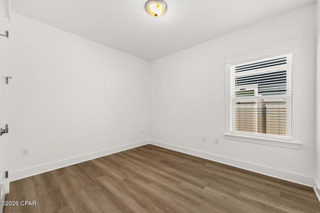 Building Photo - 836 Walsonham Dr
