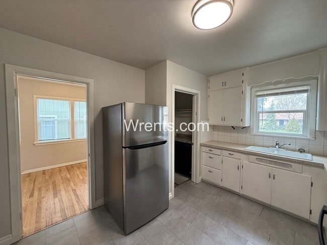 Building Photo - Charming South Hill Home with Flexible Living Space - Coming soon!