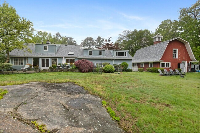 Building Photo - 1025 Old White Plains Rd