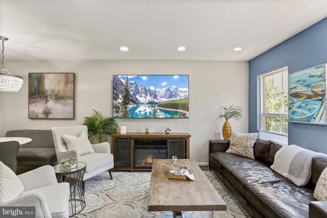 Building Photo - 8078 Sebon Dr