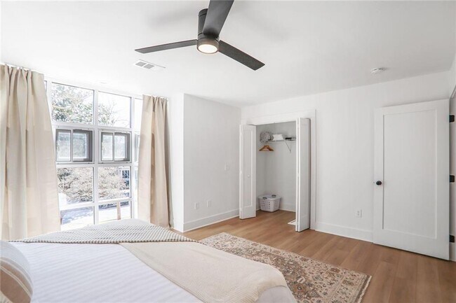 Building Photo - 1210 Cleburne Ave NE