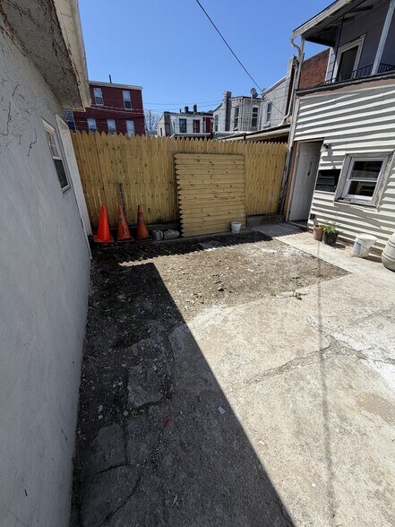 Building Photo - 415 S 10th St