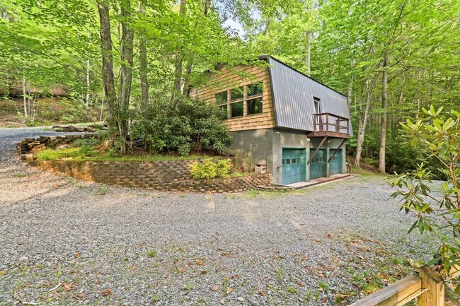 Building Photo - 364 Locust Ridge Rd