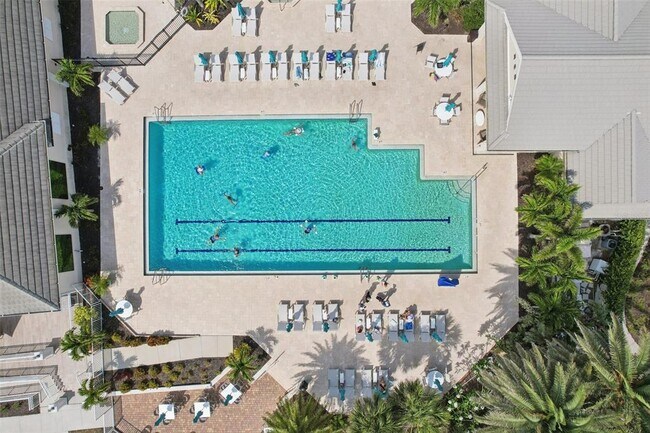 Building Photo - 561 Fallbrook Dr