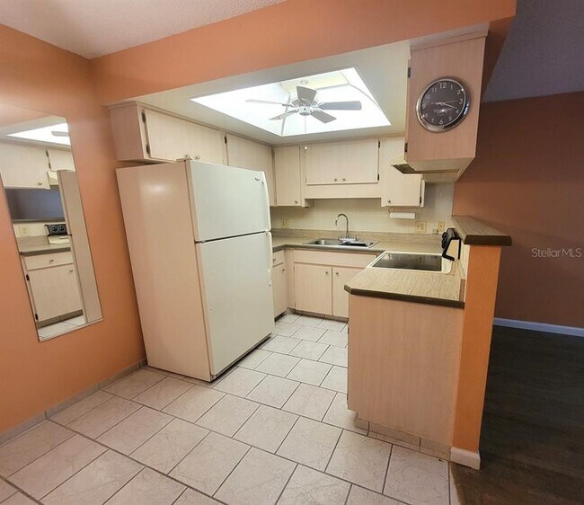 Building Photo - 6141 Chesham Dr