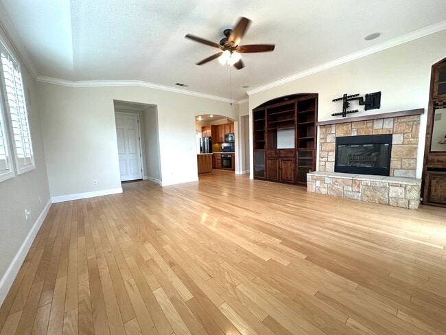 Building Photo - Beautiful 3-bedroom home in the heart of Manteca