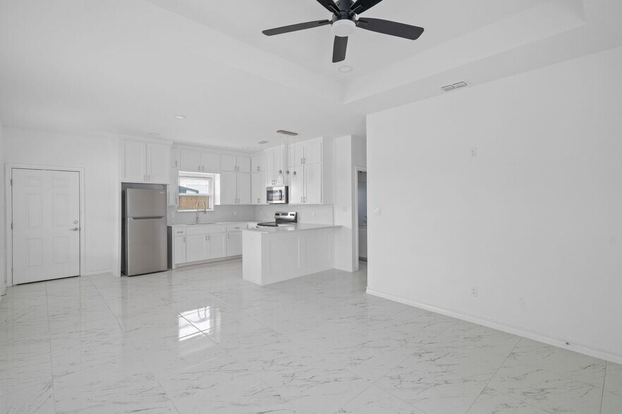 Building Photo - 11304 N 25th St