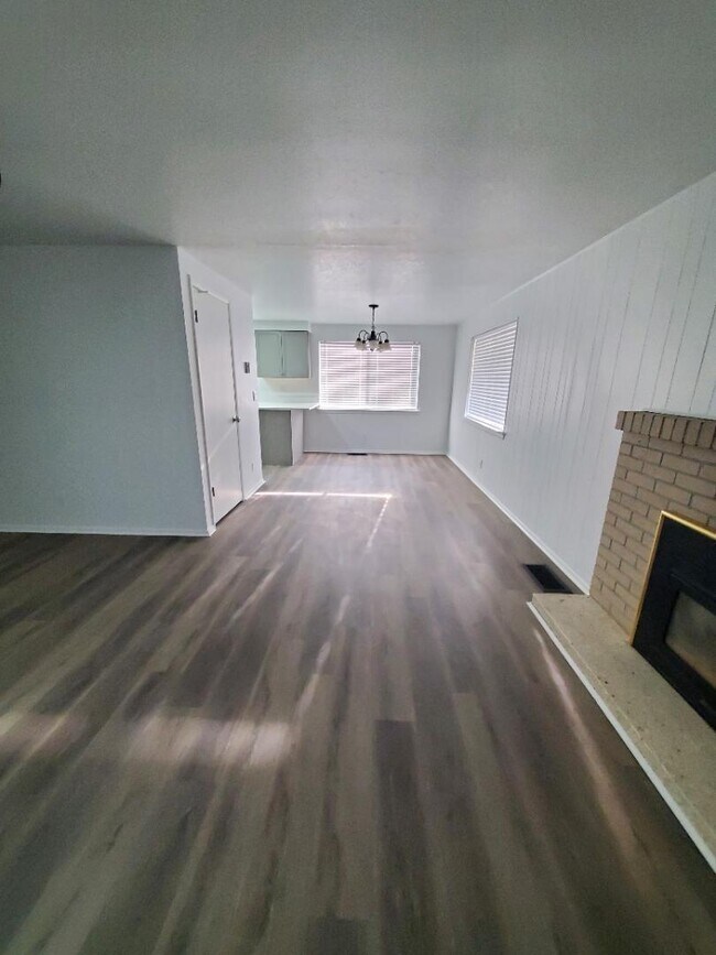 Building Photo - 14905 S Redwood Rd