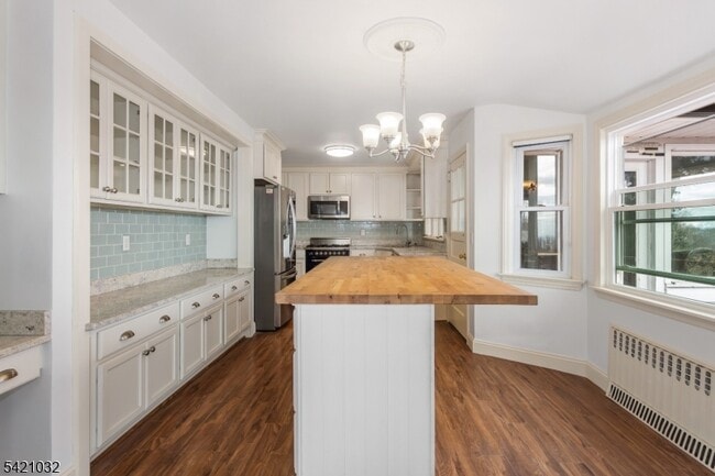 Building Photo - 145 Highview Terrace