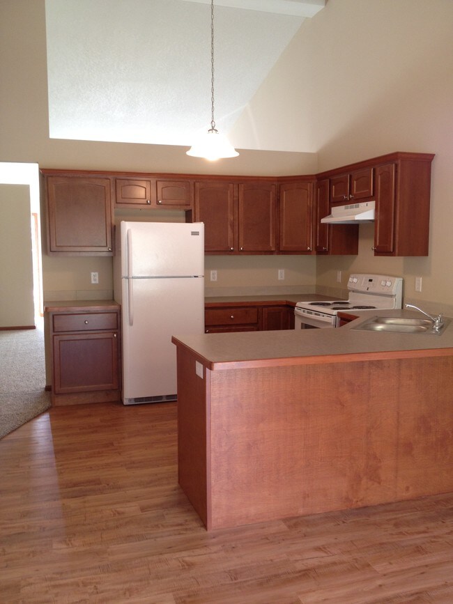 Kitchen - 2798 W North Union Rd