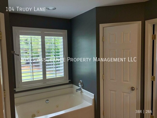 Building Photo - 104 Trudy Ln