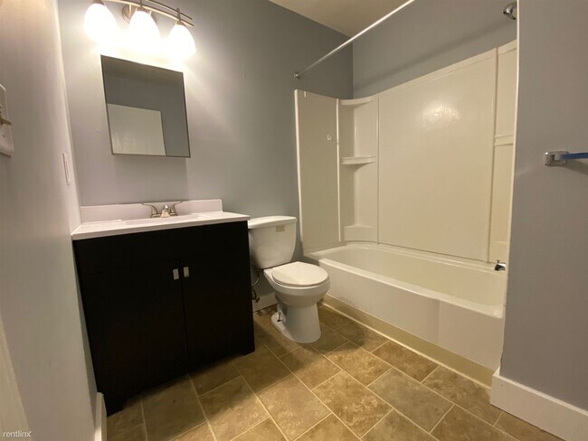 Building Photo - 2 br, 1 bath  - Ayre Village Commons D27