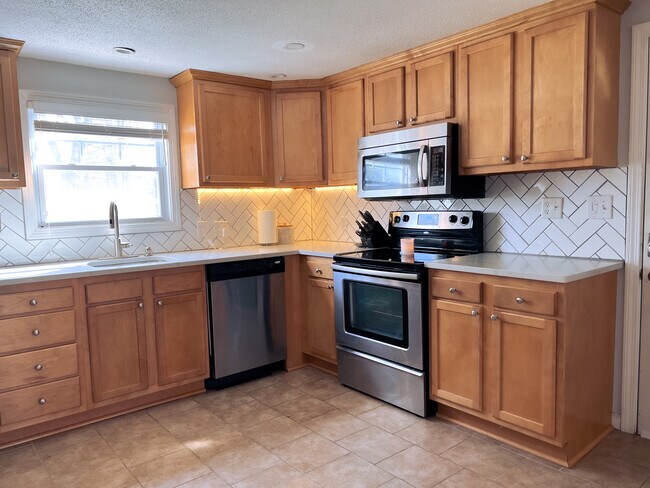 Building Photo - 215 Barbour Rd