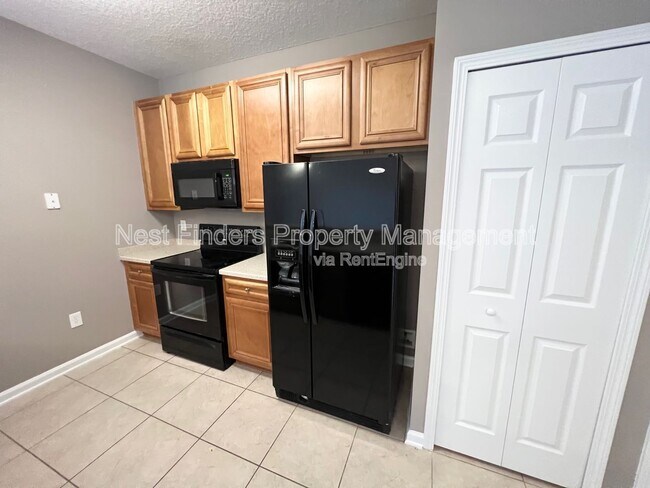 Building Photo - 8210 Green Parrot Rd
