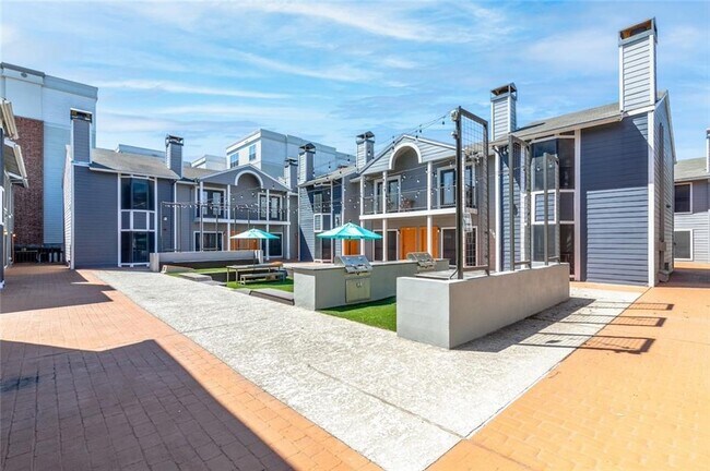 Building Photo - 2710 Nueces St