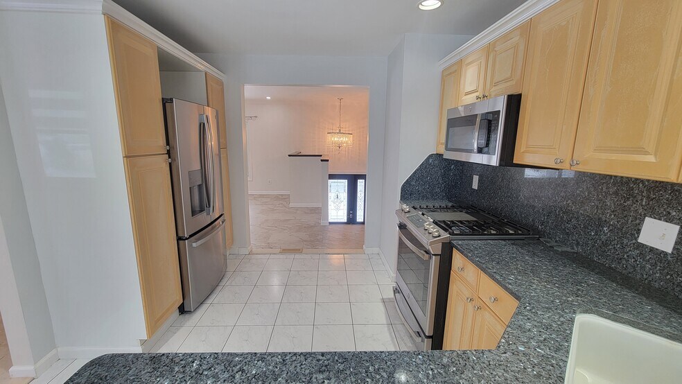 Building Photo - 15 Windsor Rd