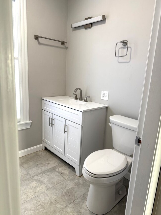 Building Photo - 130 Neal St