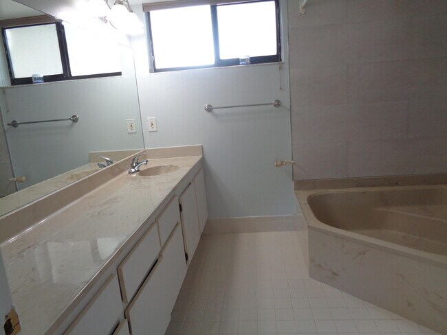 Building Photo - 6328 Longboat Ln W