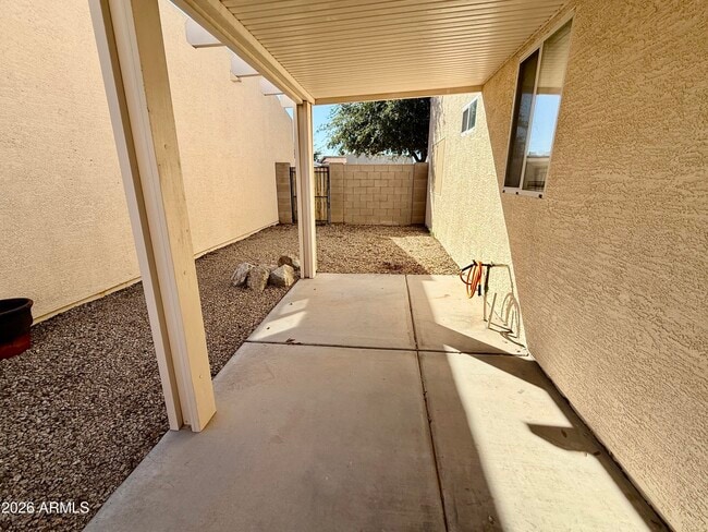 Building Photo - 2300 E Magma Rd