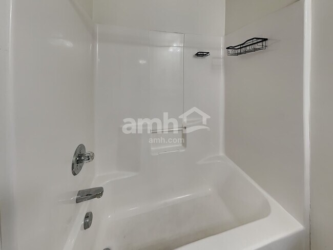 Building Photo - 6260 Cove Creek Dr