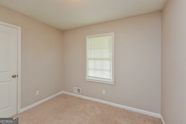 Building Photo - 583 Lakeridge Cir SE