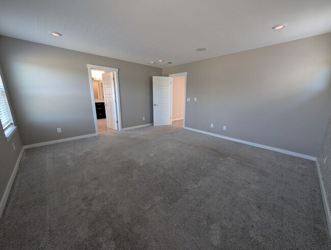 Building Photo - LIKE-NEW 4 bedroom home in Lacey!