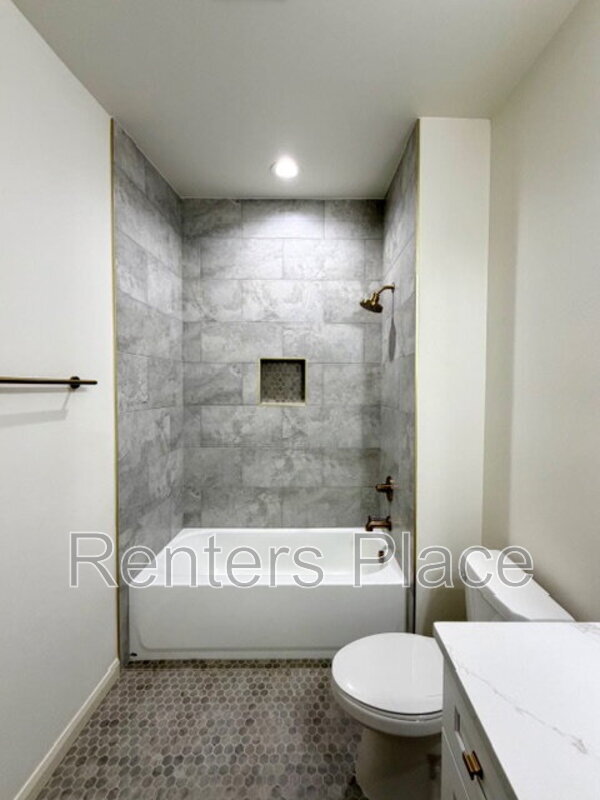 Building Photo - 1140 S Quincy Ave