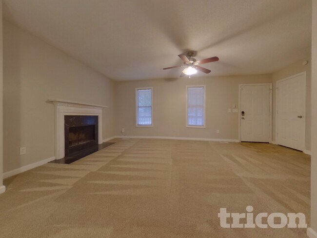 Building Photo - 238 Hampton Dr