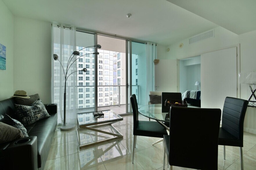 Building Photo - 300 Biscayne Boulevard Way