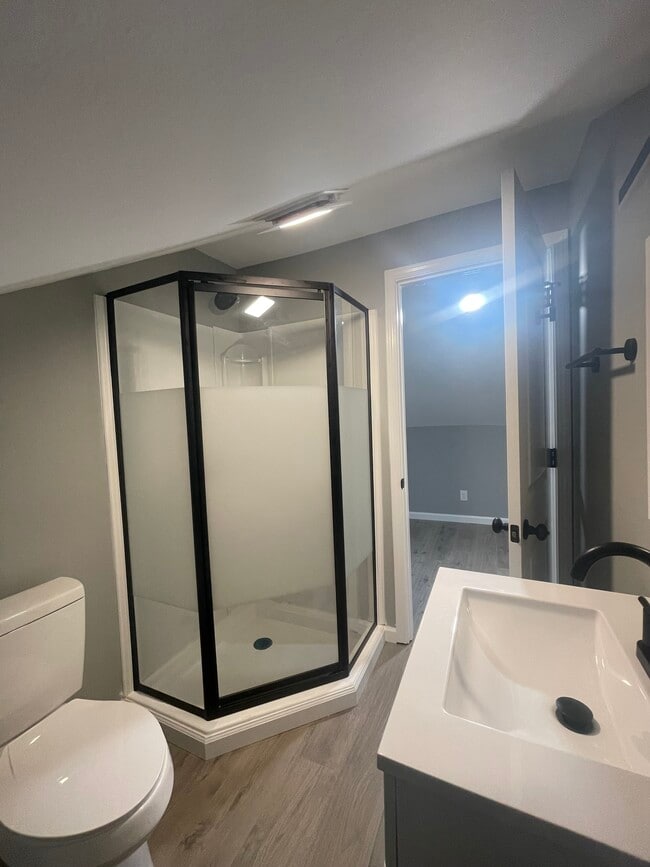 Building Photo - 916 9th St NE