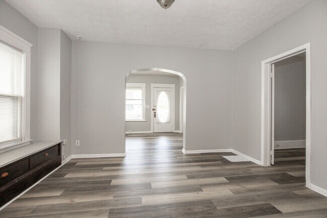 Building Photo - 3910 Carlyle Ave
