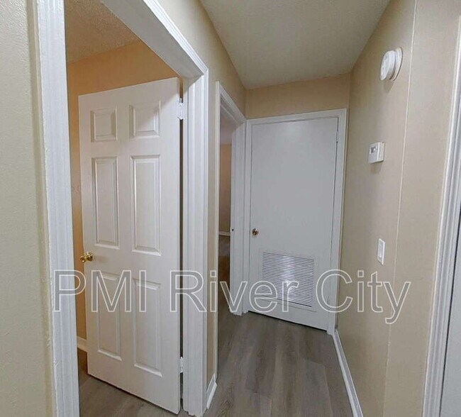 Building Photo - 467 Lombard St