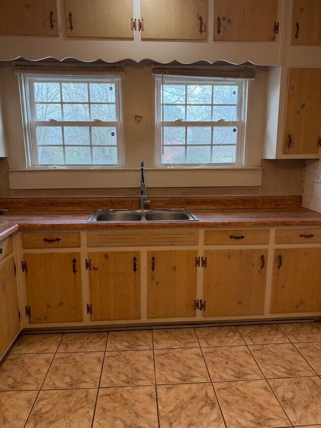 Building Photo - 2900 Dawson Ave SW