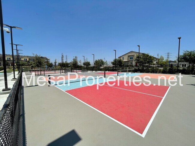 Building Photo - 3134 E La Avenida Dr