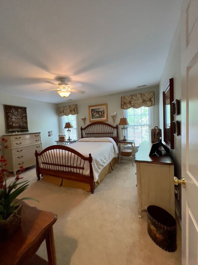 Building Photo - Stunning 5 bedroom 3 bath Carrboro Home with Fenced Yard and Hot Tub!