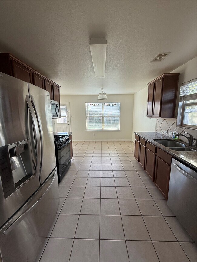 Building Photo - 4330 Sprangletop Ave