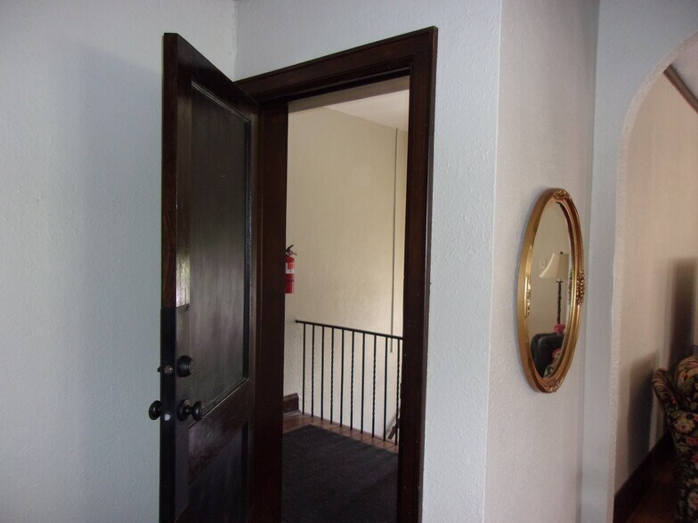 Building Photo - 309 Park Dr