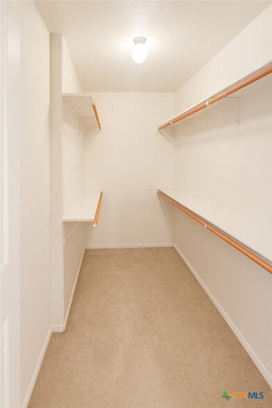 Building Photo - 2703 Tara Dr
