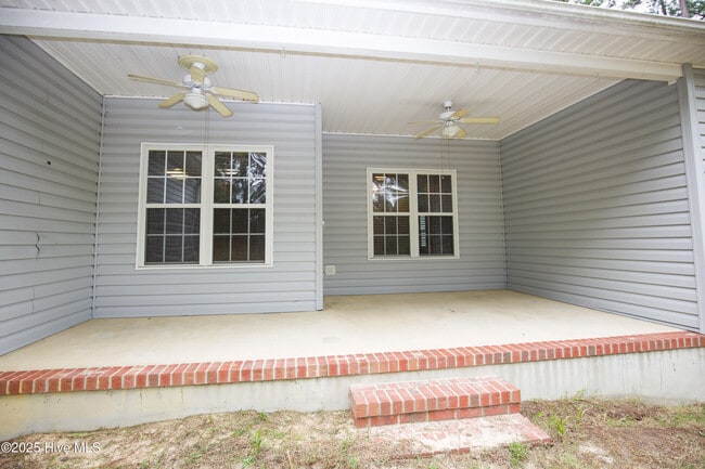 Building Photo - 110 Willow Creek Ln