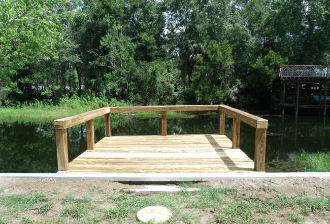 Building Photo - Canal Front Home