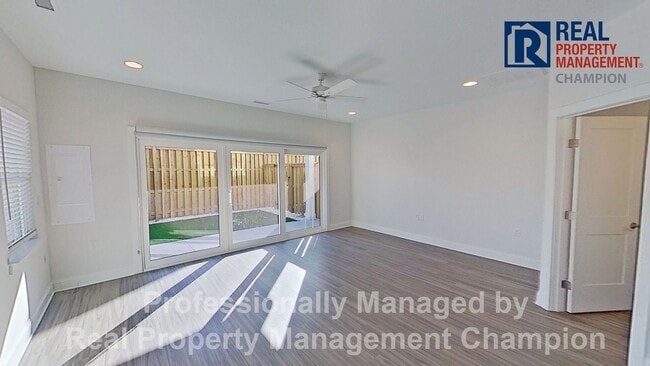 Building Photo - Newly Constructed Luxury Townhomes in Porters Neck