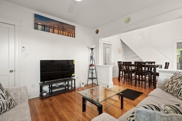 Building Photo - 10 Minthorne St