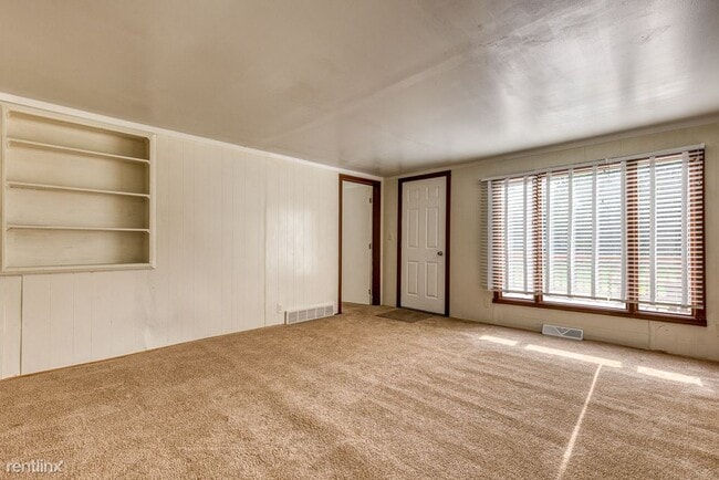 Building Photo - 3 br, 1 bath House - 23081 Springbrook Dr