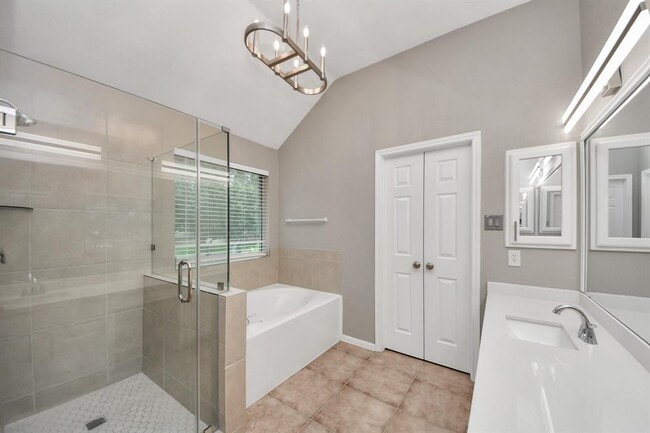 Building Photo - 1302 Raintree Cir