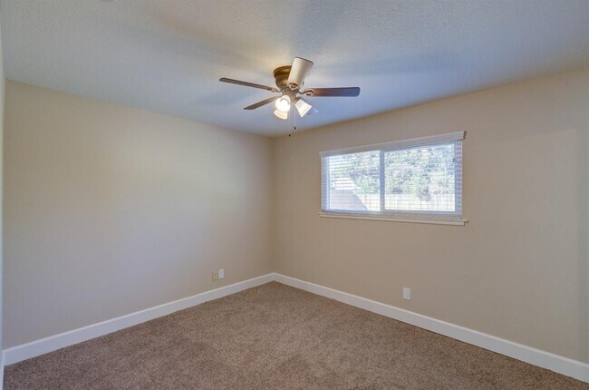 Building Photo - 1450 E Los Altos Ave