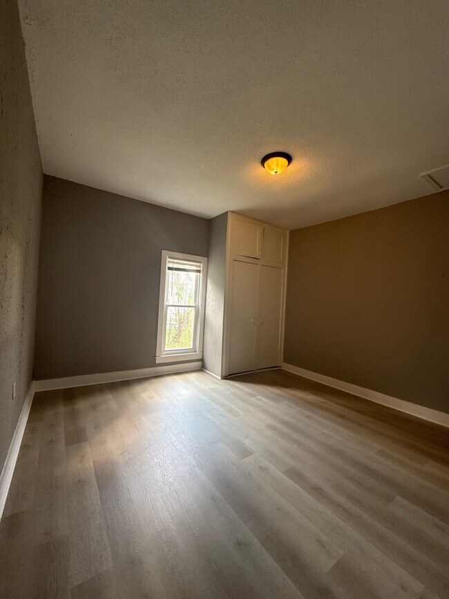 Building Photo - 134 Tuxedo Dr