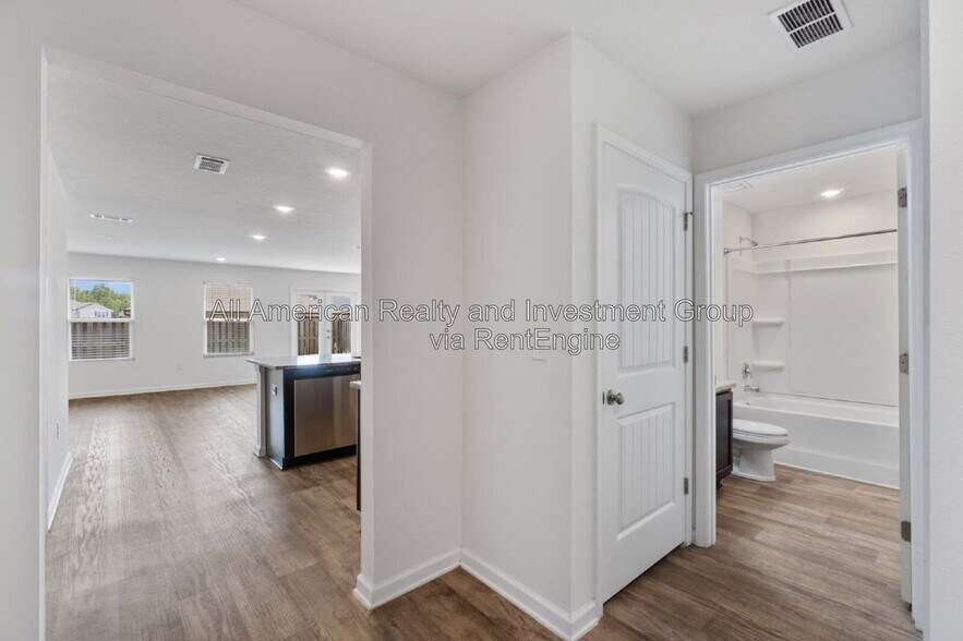 Building Photo - 921 Merganser Way