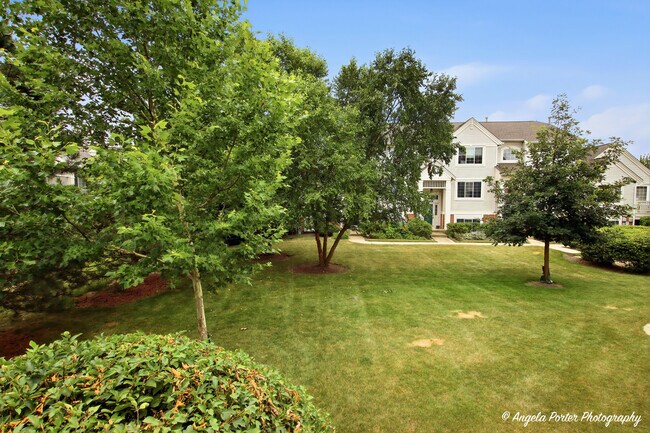Building Photo - 649 S Parkside Dr